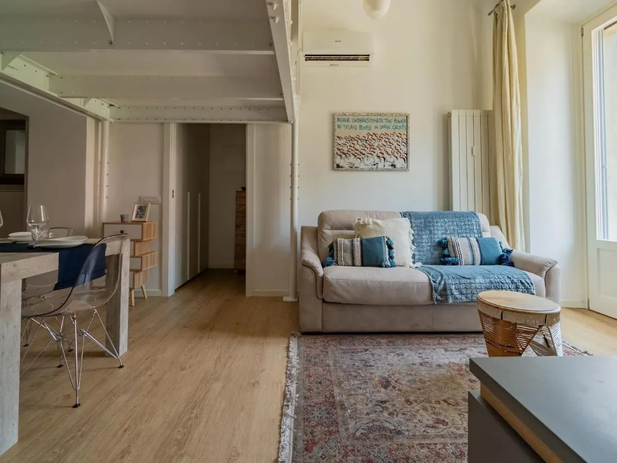 Apartment The Best Rent - Lovely Loft With Balcony Near Piazza Vetra Milan